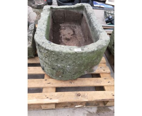 A D-END SANDSTONE PUMP TROUGH (L:81CM W:50CM) 