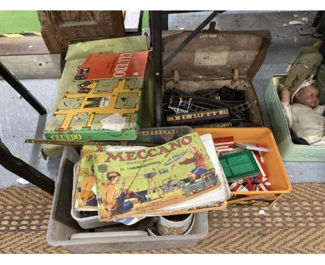 VARIOUS VINTAGE ITEMS TO INCLUDE HORNBY RAILWAY, SUBBUTEO, MECCANO, LEGO ETC 