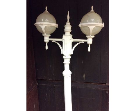 Set of four Parisienne style white painted metal floor standing lamp posts, 170-210 cm high