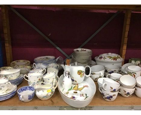 Royal Worcester Evesham tea and dinner ware plus other tea ware