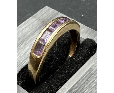 A 9ct gold and amethyst ring. Size R