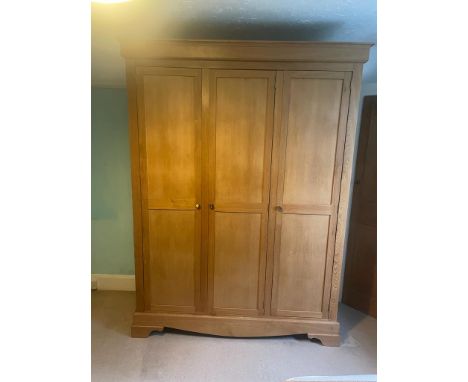 A light oak triple wardrobe (H222cm W162cm D60cm)