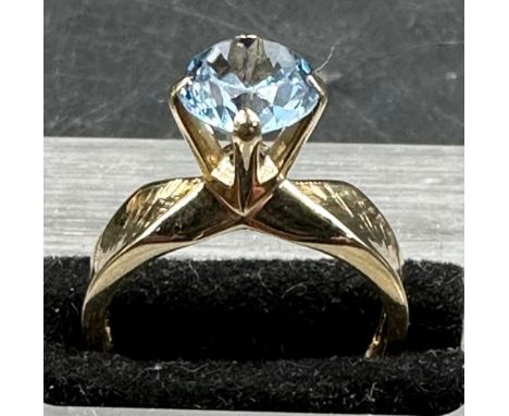 A 9ct gold an Topaz ring, approximate weight 3.8g and size O1/2