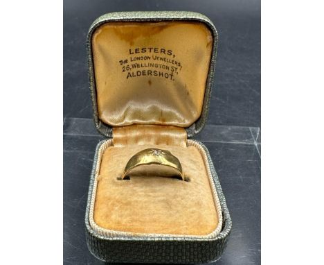 An 18ct gold ring AF (Approximate total weight 1.6g)