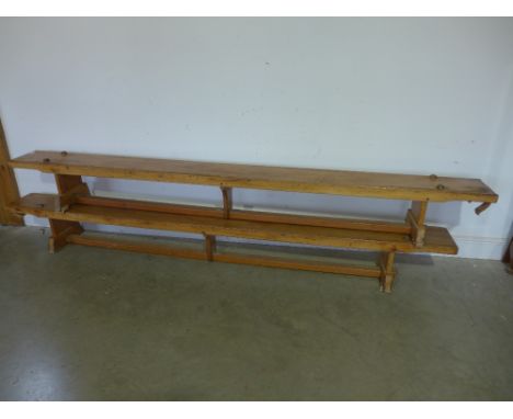 A pair of vintage Gymnasium benches - Height 32 cm x Length 2.74 m x Depth 25 cm