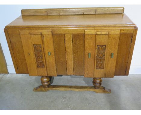 A light oak Art Deco style two door sideboard - Height 1.03 m x Width 1.37 m x Depth 45 cm 