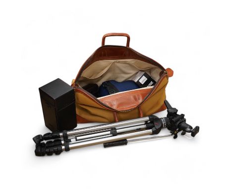 A quantity of photographic equipment to include Tokina AF 20-35 lens, Sigma 135-400 lens, Minolta Dynax 7000i; camera, lens a