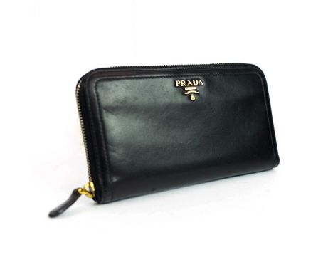 PRADA SAFFIANO PURSE. Saffiano Black Leather Zip Purse with Original Box and Authenticity Cards, 10.5cm x 18.5cm x 2cm.