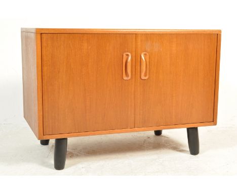 A vintage retro 20th century circa 1960’s low teak wood G plan cabinet / cupboard. The cabinet of low and small proportion ha