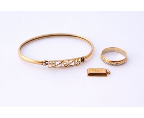 SMALL SELECTION OF GOLD JEWELLERY
comprising a Charles Rennie Mackintosh style nine carat gold bangle, a nine carat gold pend