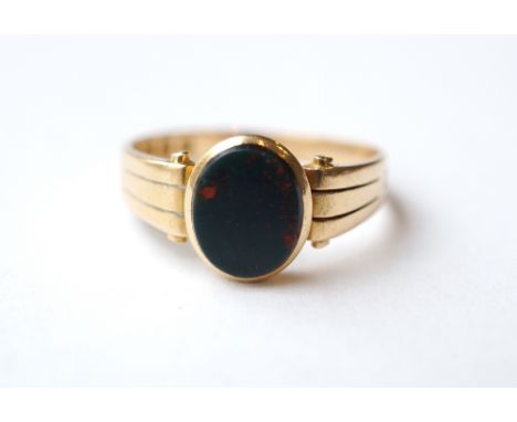 VICTORIAN GENTLEMAN'S BLOODSTONE SET RING
in eighteen carat gold, ring size Q-R, with box