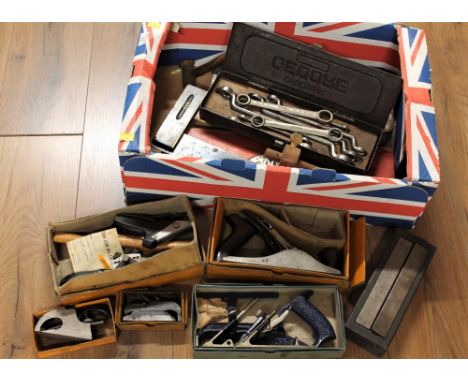 Box of hand tools, Stanley spoke shave socket sets, Stanley Baby Plane No 4, Record Rabbit plane etc