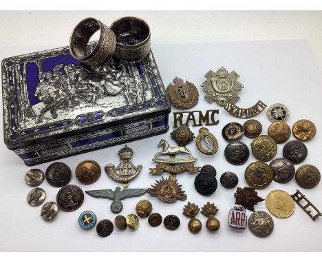 British Army cap badges, titles, buttons and rank insignia including Highland Light Infantry, Durham Light Infantry, Royal En