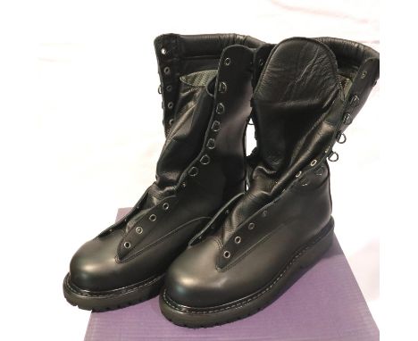 Five boxed pairs of unissued Italian leather military boots. Size 40 x 3 and size 48 x 2, all European sizes. P&amp;P Group 3