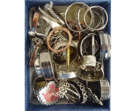 SELECTION OF SILVER AND OTHER RINGSincluding stone and enamel set examples, 1 box 