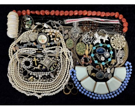Box of Assorted Vintage Costume Jewellery, including pearls, necklaces, chains, crystals, earrings, brooches, bracelets, etc.