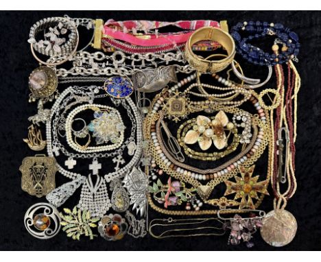 Box of Assorted Vintage Costume Jewellery, including pearls, necklaces, chains, crystals, earrings, brooches, bracelets, etc.