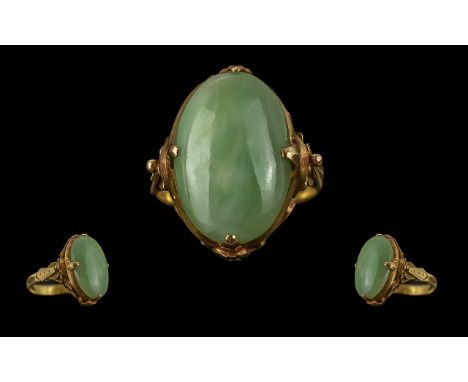 Ladies - Attractive and Pleasing Quality 18ct Gold Single Stone Jade Ring, Mid 20th Century. Marked 18ct to Interior of Shank