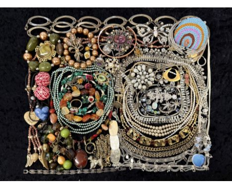 Box of Assorted Vintage Costume Jewellery, including pearls, necklaces, chains, crystals, earrings, brooches, bracelets, etc.
