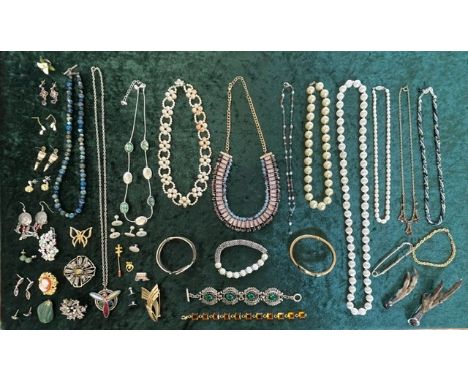 Box of Assorted Vintage Costume Jewellery, including pearls, necklaces, chains, crystals, earrings, brooches, rings, etc.
