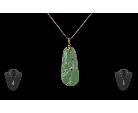 Ladies Pleasing 9ct Gold Floral Jade Pendant Attached to a 9ct Gold Chain, Marked for 9ct. Length 18 Inches - 45 cms, Weight 