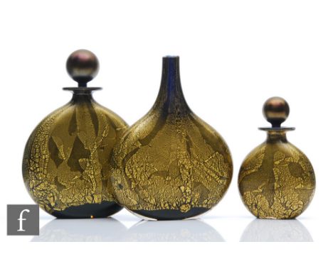 Michael Harris and William Walker - Three studio glass pieces in the Gold Azurene pattern, all decorated with gold leaf on th