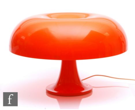 Giancarlo Mattioli - Artemide - A Nesso table lamp in tangerine colour, height 34cm and diameter 54cm. 