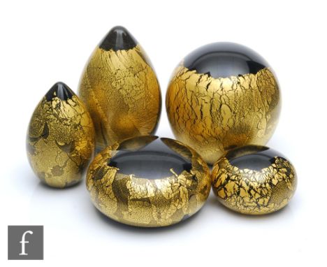 Michael Harris and William Walker - Five studio glass paperweights in the Gold Azurene pattern, all decorated with gold leaf 