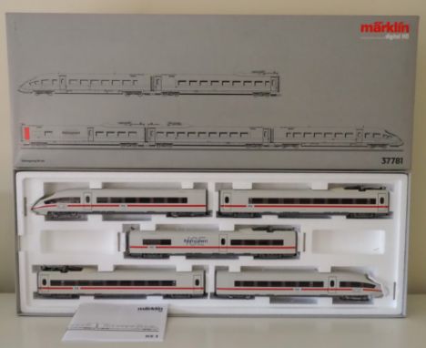 Marklin H0 3-rail Digital 37781 Dutch ICE3 Inter-City Express high-speed train.  Train set of five units, with two end cars a