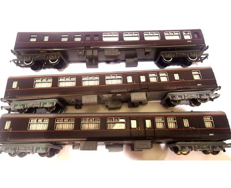 Three Hornby Royal Coaches; 2x satin finish/light grey, 1x gloss finish/dark grey. P&P Group 1 (£14+VAT for the first lot and