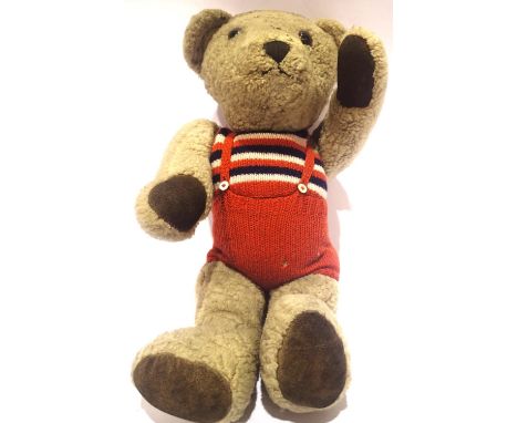 Vintage straw filled teddy bear, moveable arms, H: 44 cm. P&P Group 1 (£14+VAT for the first lot and £1+VAT for subsequent lo