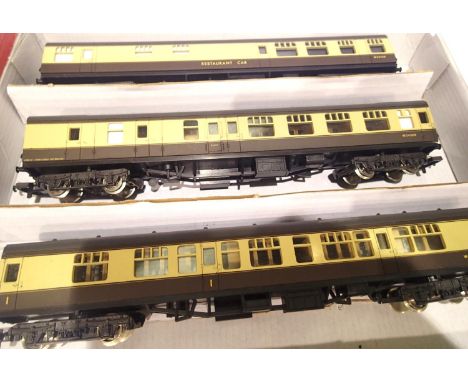 Rake of three Lima BR chocolate/cream coaches, comp, b/end and restaurant car. P&P Group 1 (£14+VAT for the first lot and £1+