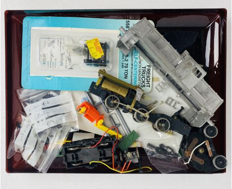 White Metal OO Gauge Kit Built Class 14 Loco For Spares / Repairs &amp; Further random Parts included in lot (Loco not checke