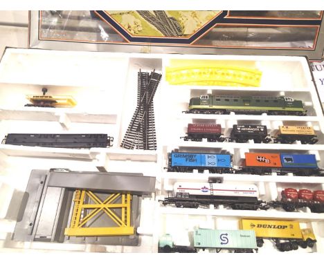 Lima freight terminal train set Deltic Meld, 7x wagons and 2x arctics. P&P Group 2 (£18+VAT for the first lot and £3+VAT for 