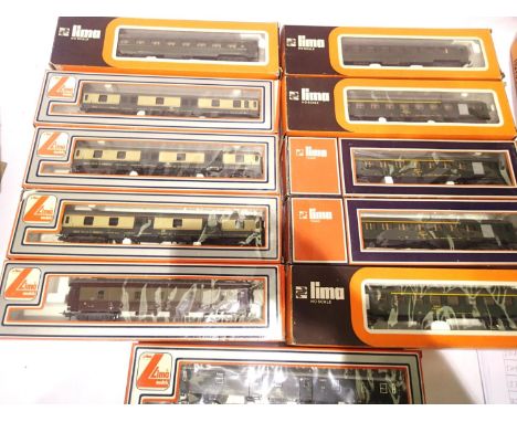Eleven Lima Continental coaches; SNCF x4, FS x5, Plain Green (repaint) x2. P&P Group 2 (£18+VAT for the first lot and £3+VAT 