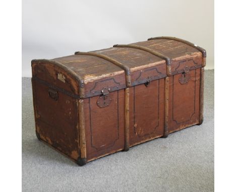 A wooden trunk, 100cm