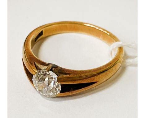 18CT GOLD DIAMOND SOLITAIRE RING - SIZE R - APPROX 0.8 CT 