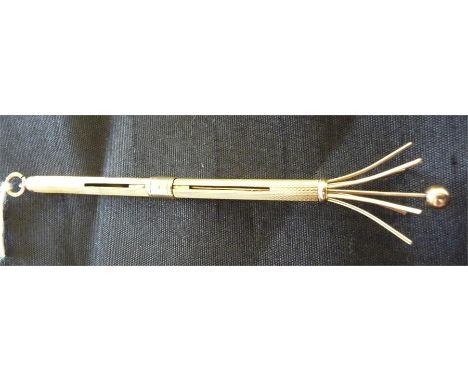 A hallmarked 9 ct gold retractable Swizzle stick. weight 6.35g