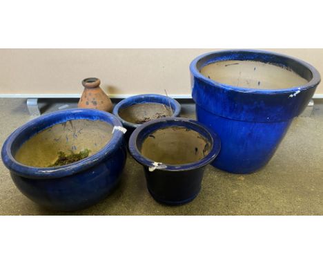 A collection of decorative garden items to include a large blue glazed circular planter, 50cms diameter x 44cms high; three o