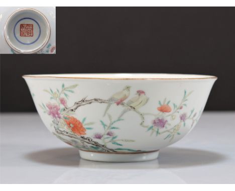 Large famille rose porcelain bowl decorated with birds and flowers - Weight:  313 g - Region: Chine - Sizes: H 75 mm D 173 mm