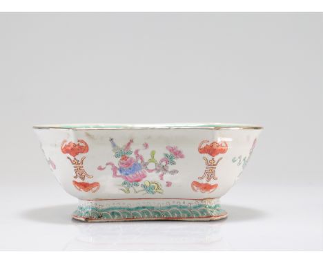 Chinese famille rose bowl mark under the piece - Weight:  750 g - Region: Chine - Sizes: H=65mm L=205mm - Condition: at first