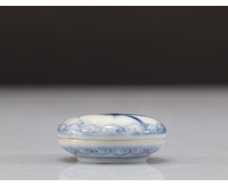 "blanc-bleu" porcelain ink box with bird decor - Weight:  24 g - Region: Chine - Sizes: D 41 mm - Condition: at first sight -