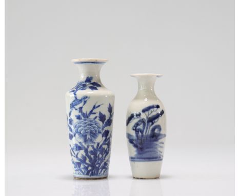 Lot of 2 "blanc-bleu" Chinese porcelain vases - Weight:  400 g - Region: Chine - Sizes: Divers - Condition: at first sight - 