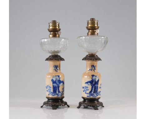 Pair of 19th century Nanjing porcelain lamps - Weight:  4.66 kg - Region: Chine - Sizes: 1 lampe= H=470mm L=150mm - Condition