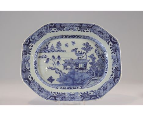 Chinese "blanc-bleu" Porcelain Dish XVIIIth - Weight:  1.44 kg - Region: Chine - Sizes: H=35mm L=410mm - Condition: at first 