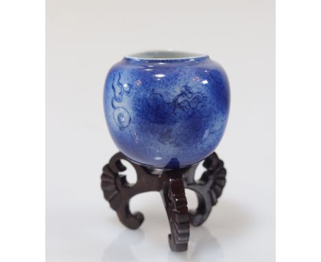 Chinese porcelain bowl with dragon decoration - Weight:  53 g - Region: Chine - Sizes: H ( hors socle) 52 mm D 65 mm - Condit