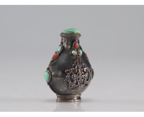 Chinese snuff bottle in coral and turquoise silver - Weight:  50 g - Region: Chine - Sizes: H=65mm L=55mm - Condition: at fir