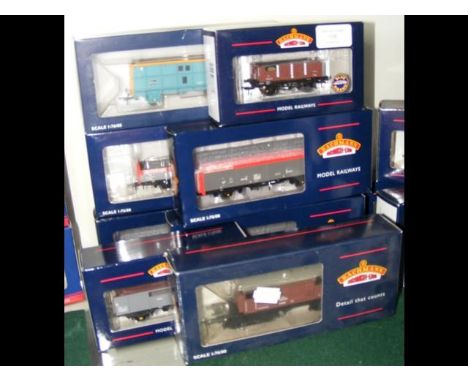 Eight boxed Bachmann wagons 