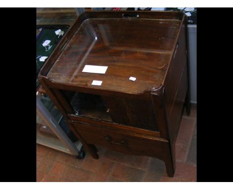 A Georgian mahogany tray top commode with tambour shutter - width 52cm 