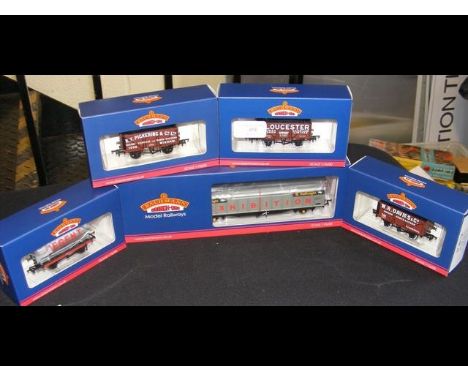A boxed Bachmann Wagon, together with four others 